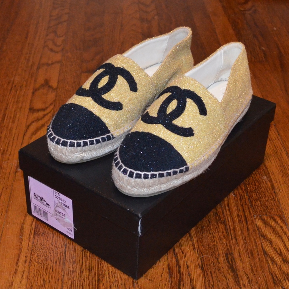 CHANEL BLACK GOLD FABRIC METALLIC ESPADRILLES - Picture 3 of 7